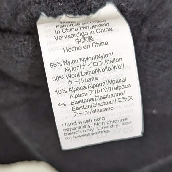 COPY - Madewell Wrap-Front Pullover Sweater in Coziest Yarn in Black Size M - Picture 6 of 8